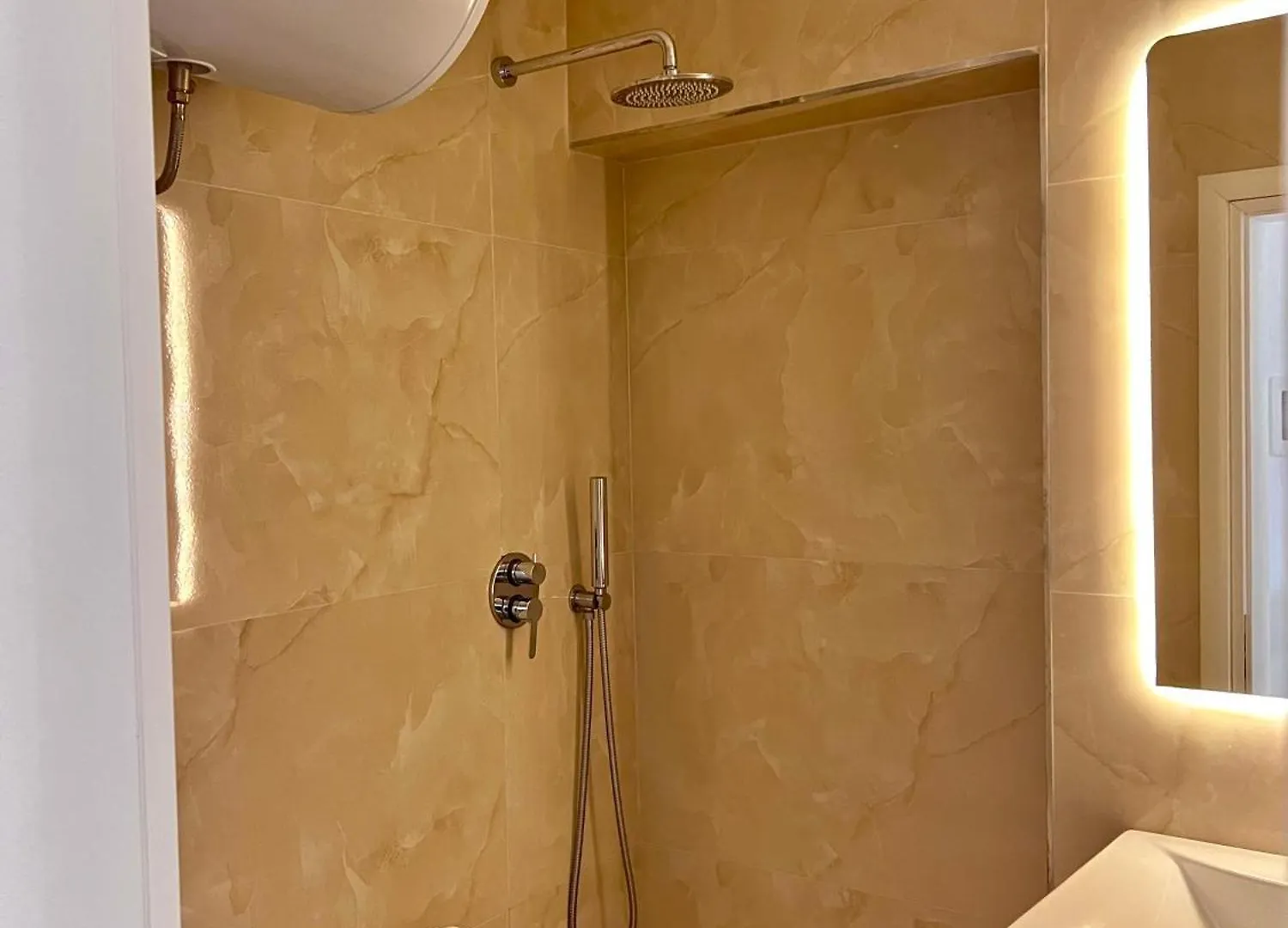 City Center Blloku - Elegant Apartment 03 Tirana