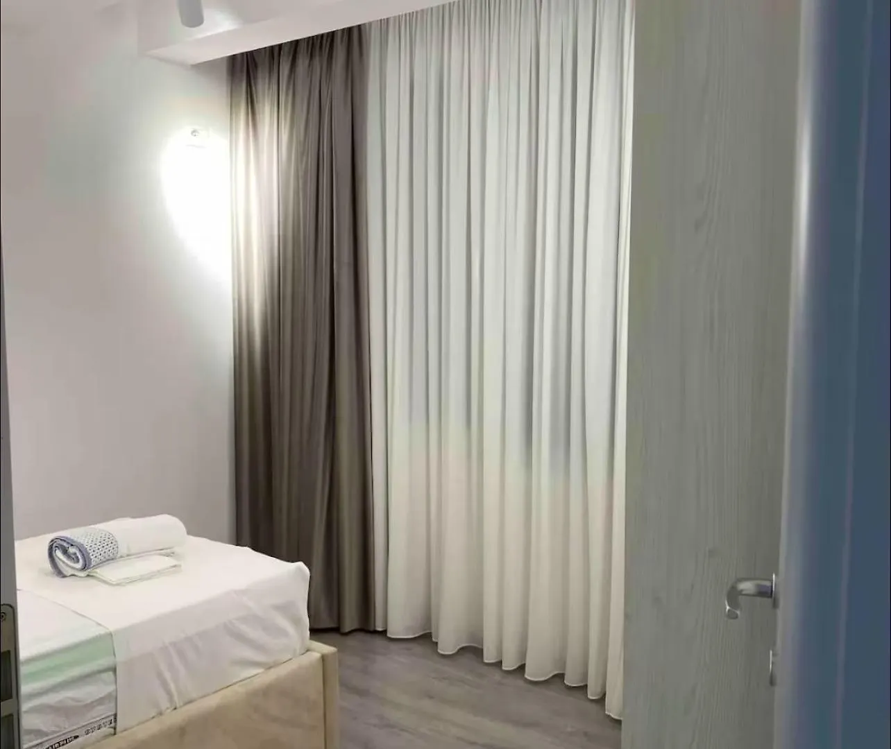 City Center Blloku - Elegant Apartment 03 Tirana 0*,